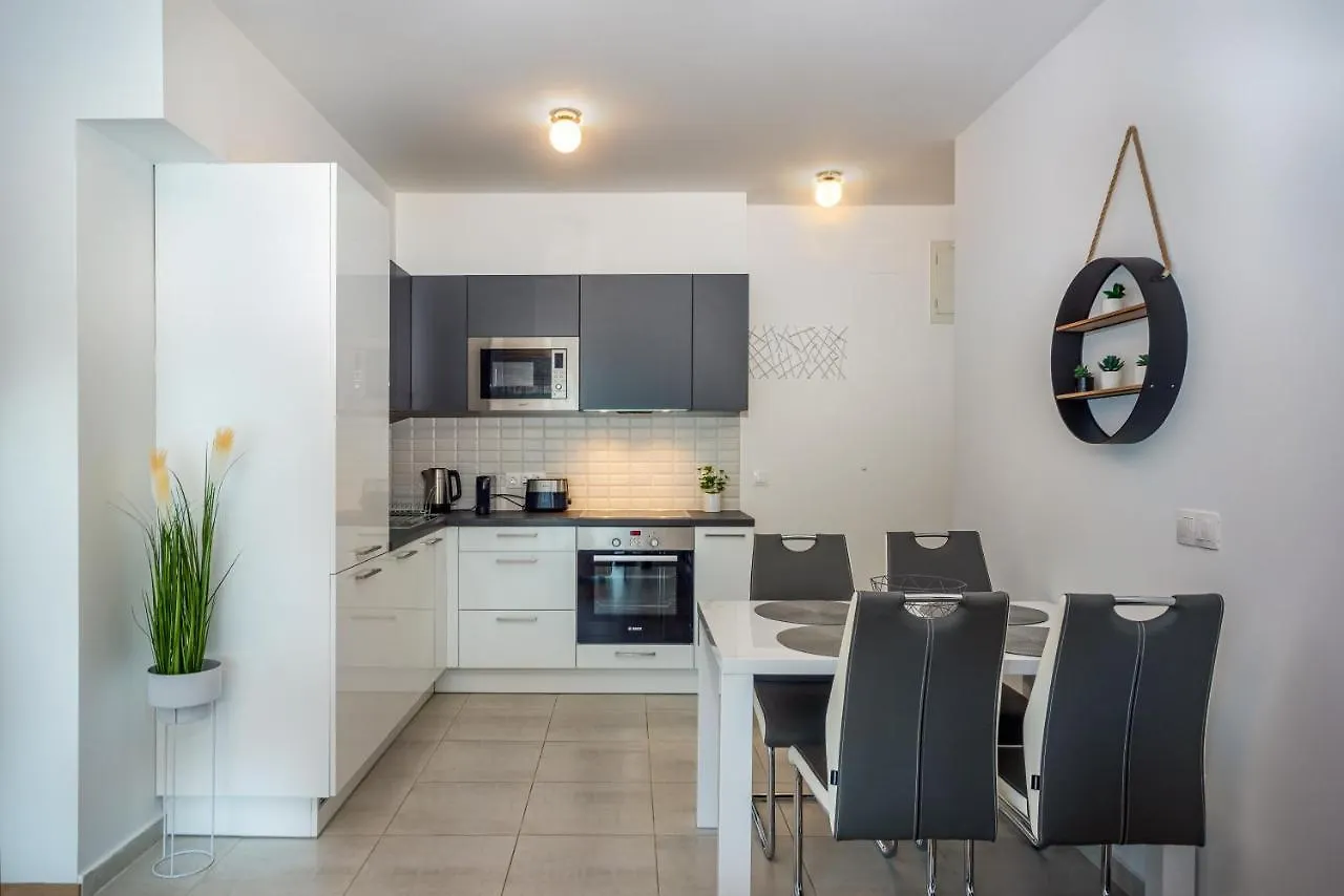 Grace Pine Apartment 2 Budapest