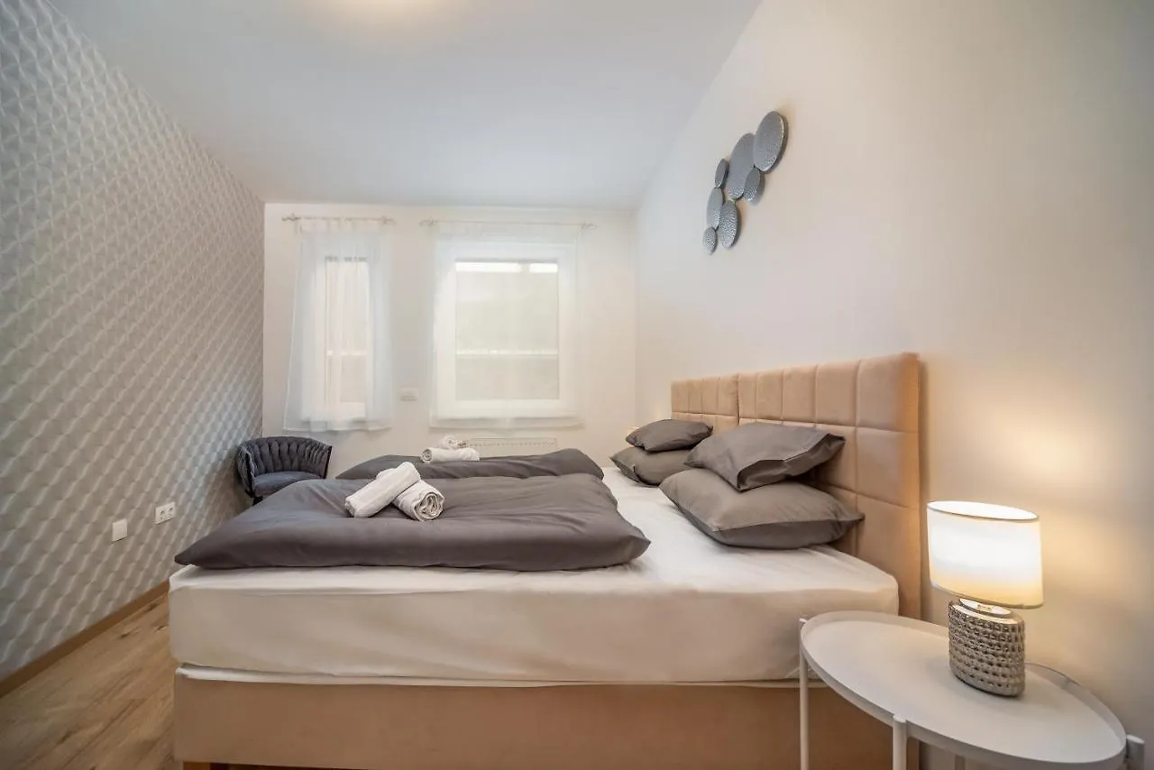 Grace Pine Apartment 2 Budapest