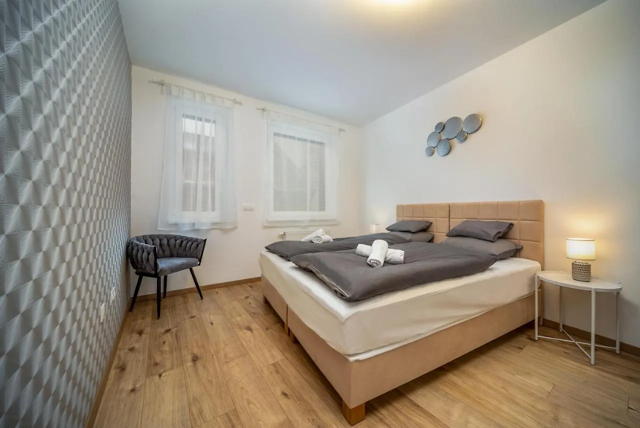 Grace Pine Apartment 2 Budapest Hungary
