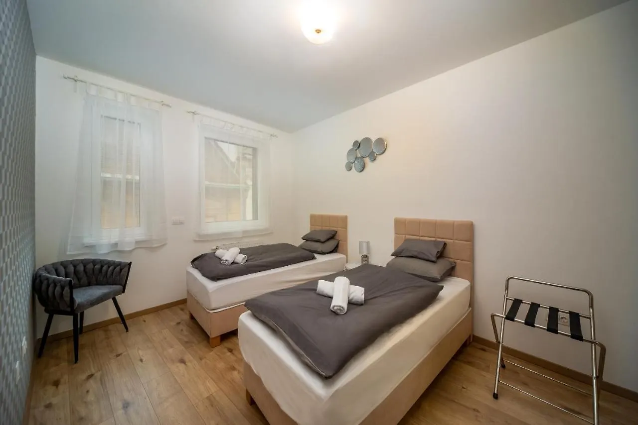 Grace Pine Apartment 2 Budapest