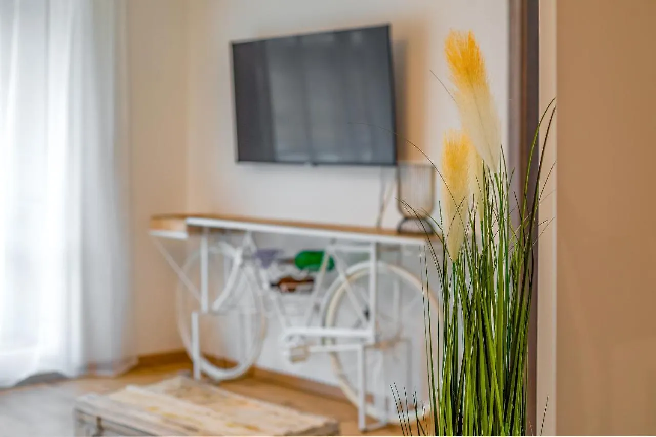 Grace Pine Apartment 2 Budapest